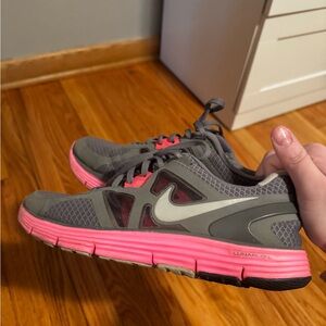 Nike Women's Athletic Shoes in Gray and Pink
